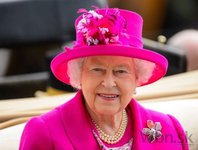 Britská kráľovná rozdá ocenenia, vyznamená cez tisíc umelcov