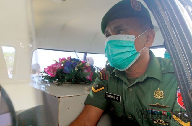 Našli dalšie obete z letu AirAsia, niektoré aj so sedačkami