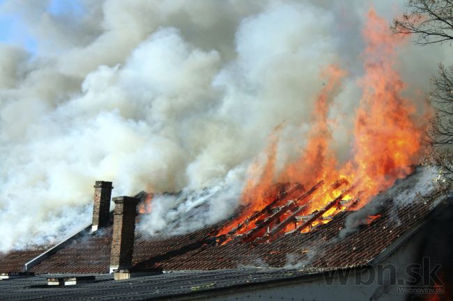 Požiar chaty spôsobil majiteľke škody za vyše stotisíc eur