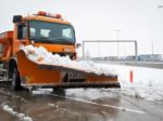 Slovensku panuje zima, platia výstrahy pred vetrom aj snehom