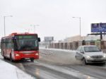 V Bratislave husto snežilo, MHD nasadila námrazové vozidlá