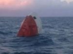Pri pobreží Škótska sa prevrátila loď, pátrajú po posádke