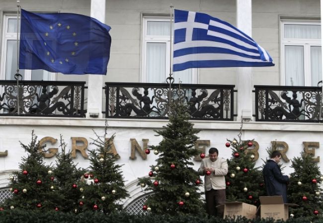 Grécko musí o opustení eura rozhodnúť samo, tvrdí Hollande