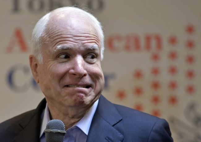 Sýria obvinila Johna McCaina z ilegálneho vstupu do krajiny