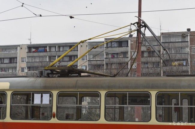 Za výtržníctvo v električke hrozia obvinenému tri roky väzenia