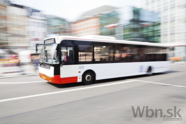 Pre vandalizmus zrušili školský autobus v Bratislave