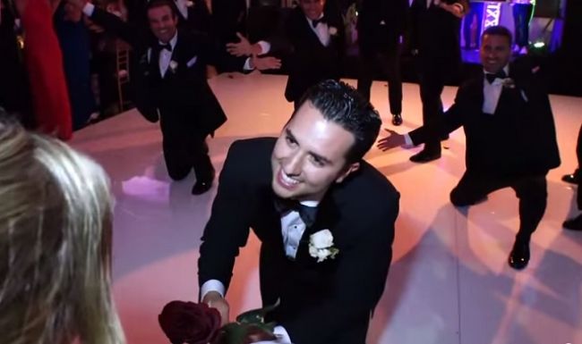 Video: Veľké prekvapenie na svadbe. Ženích má talent!