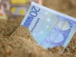 Euro sa voči doláru prepadlo najnižšie za desať rokov