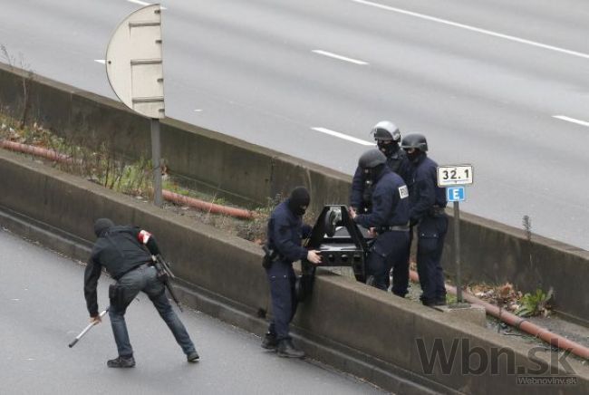 Francúzi držia vo väzbe podozrivých, al-Kajdá hrozí útokmi