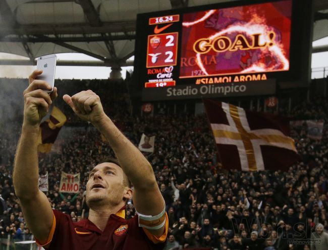 Video: Juve vyhral v Neapole, Totti si v derby urobil selfie