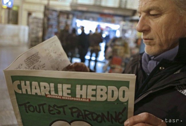 Na nové číslo Charlie Hebdo sa pred kioskami stálo v rade