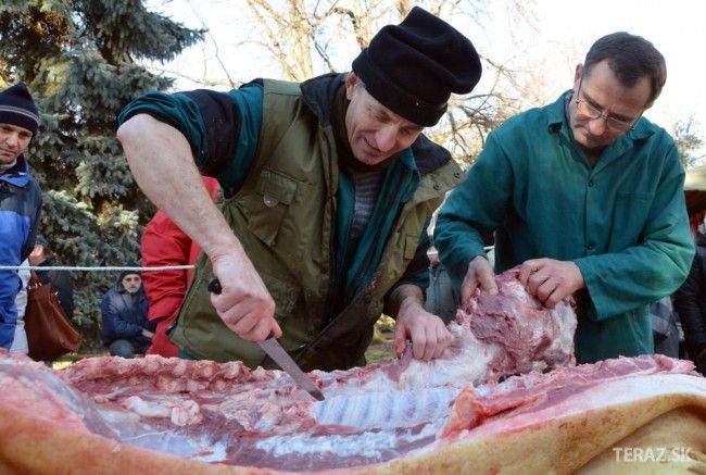 Ľudia sa vracajú k domácim zabíjačkám pre kvalitné výrobky aj zážitky