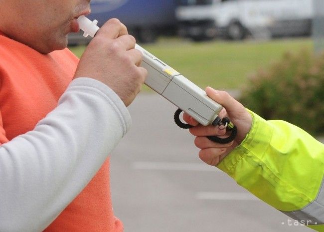 Polícia odhalila za týždeň 57 vodičov s alkoholom, ich počet stúpol