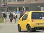Video: Malé auto s vlakovým klaksónom