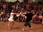 Video: Mladý pár ukázal, ako sa má tancovať