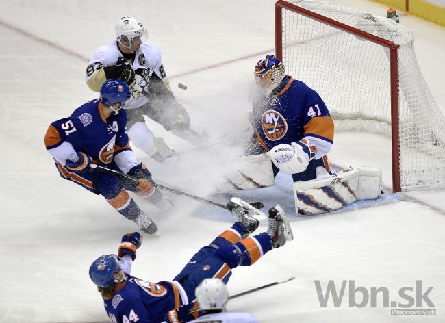 Video: Islanders zázračne obrátili skóre, Sekera s mínuskami