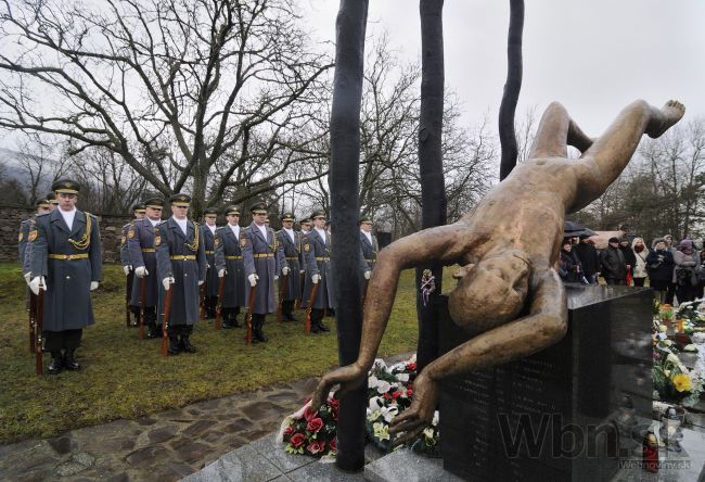 Pred deviatimi rokmi zahynulo pri páde lietadla 42 vojakov