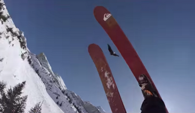 Video: Bežný deň najväčšieho frajera na lyžiach. Aj vy ste onemeli?