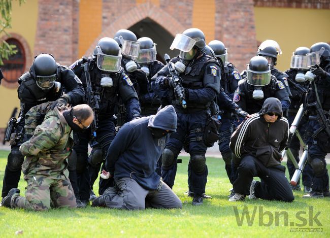 Slovákmi zadržaného teroristu vzali do predbežnej väzby