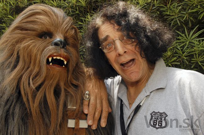 Herec zo Star Wars skončil v nemocnici, trápia ho pľúca