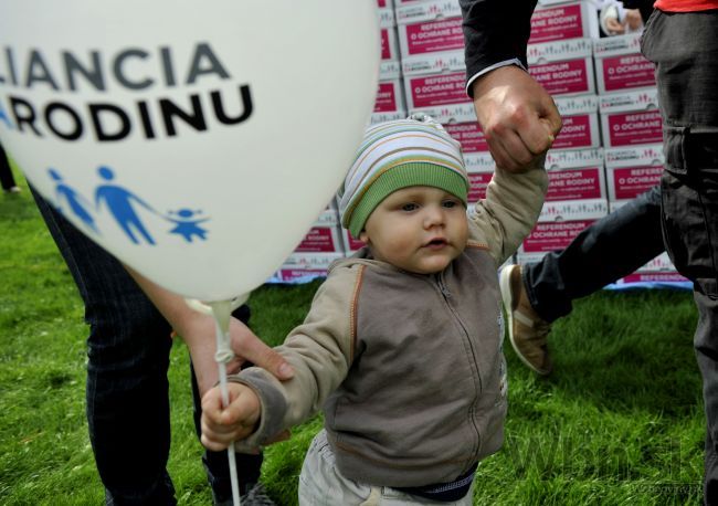 Gréckokatolíci podporujú referendum, rozdávajú biele štužky