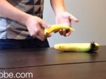 Video: Ako ošúpať banán jednoduchým spôsobom