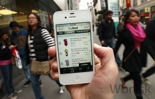 Nákup smartfónmi v obchodoch má tento rok zaznamenať prelom