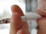 Britská vláda zakáže zobrazovanie značiek na cigaretách