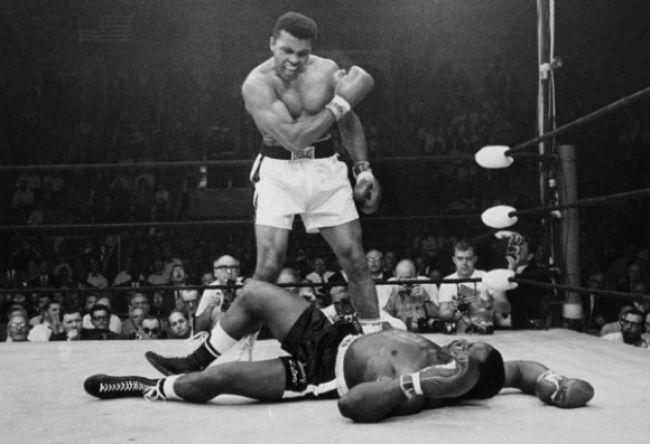 Priaznivci boxu majú šancu získať rukavice Muhammada Aliho