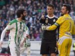Video: Ronaldo stratil nervy, kopol a udrel do tváre súpera