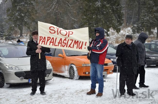 Ľudia sa boja o pozemky v Javorine, podporili ich poslanci