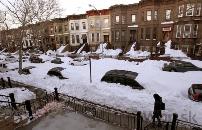 Snehová búrka obišla New York, meteorológovia sa kajajú