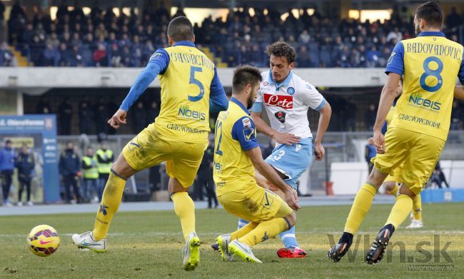 Video: Neapol i Chievo si dali vlastný gól, Inter prehral