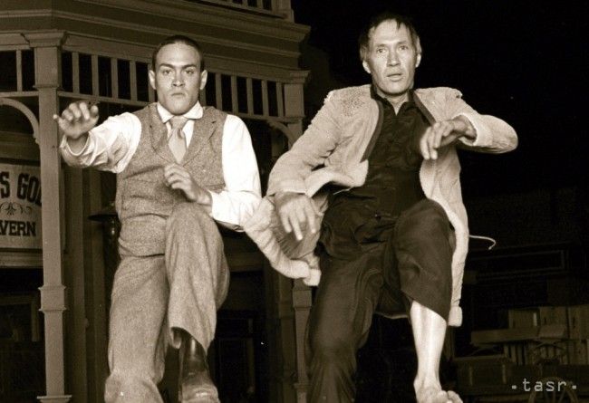 Nádejný herec Brandon Lee nešťastne zomrel pri nakrúcaní filmu Vrana