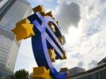 Centrálna banka chce vystúpiť z trojky veriteľov pre Grécko