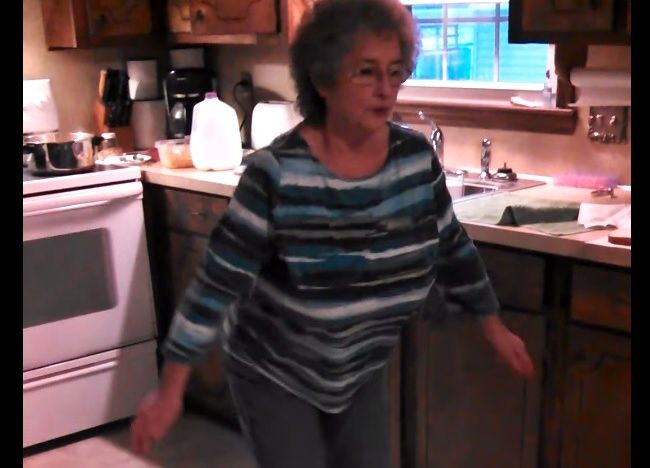 Video: Gazdinka má rytmus aj v kuchyni
