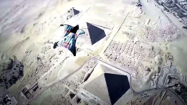 Video: Plachtenie nad pyramídami v Gíze