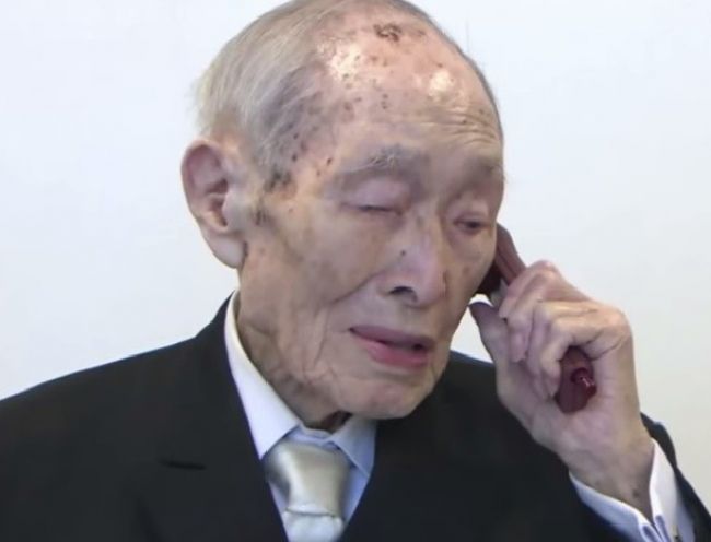 Najstarší žijúci muž na svete je z Japonska
