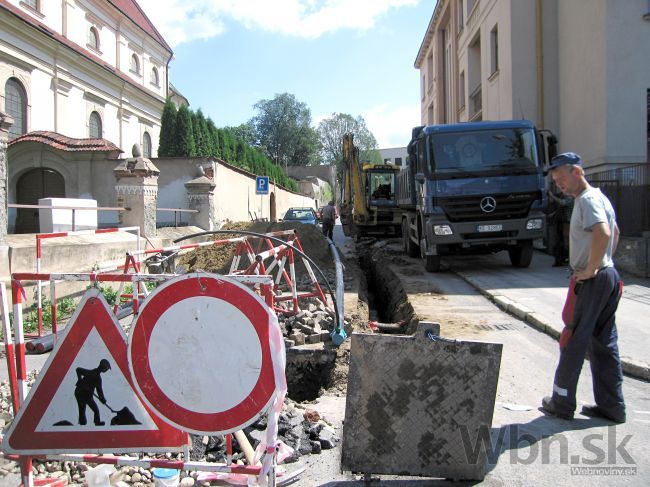 V Petržalke prekladajú káble, Jantárovú cestu dočasne uzavrú