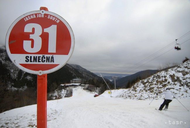 Na Chopku zachraňovali troch pravdepodobne opitých maďarských lyžiarov