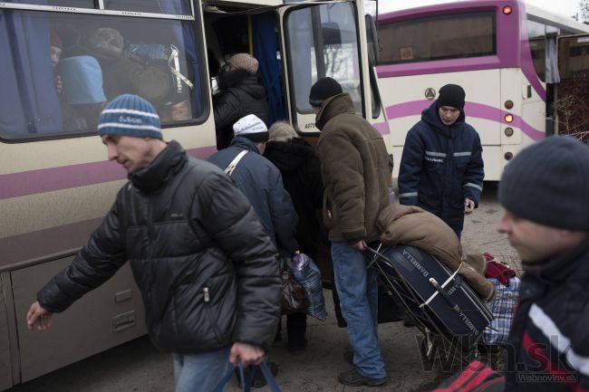 Mesto Devaľcevo evakuovali, autobusy vyslobodili ukrajincov