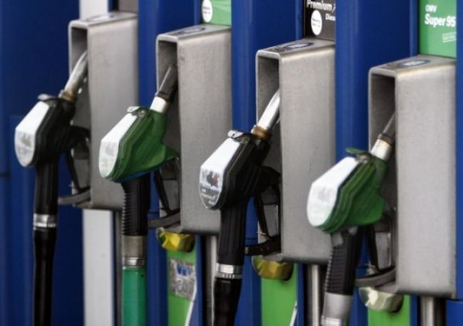 Ceny pohonných látok opäť klesali