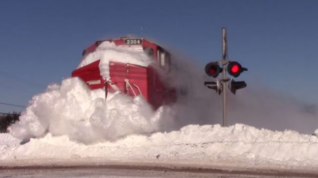 Video: Vlak, ktorému sneh vôbec neprekáža