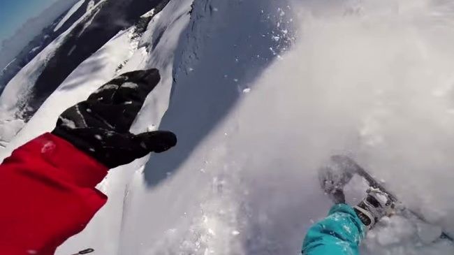 Video: Snowboardista a lavína