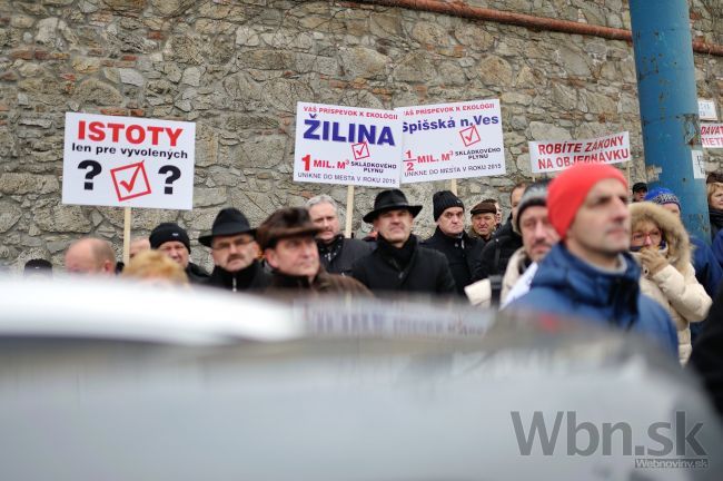 Výrobcovia elektriny pykajú za nezodpovednosť, tvrdí Lupták