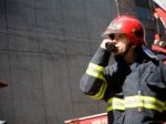 V Bratislave horel bytový dom, ženu previezli do nemocnice