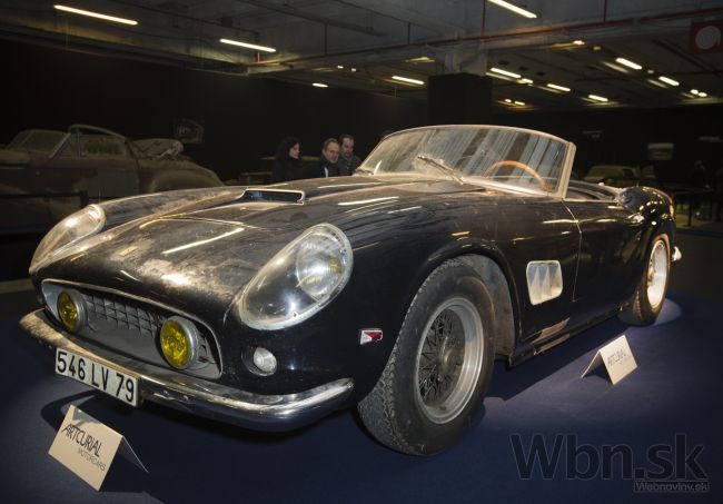 Vydražili Ferrari, ktoré v minulosti vlastnil Alain Delon