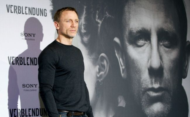 Daniel Craig sa zranil pri nakrúcaní, odnieslo si to koleno