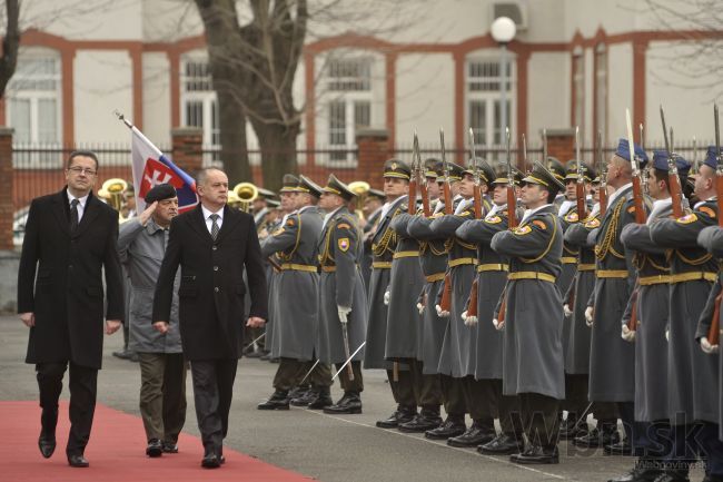 Kiska je rád, že mladí už nemajú povinnú vojenskú službu