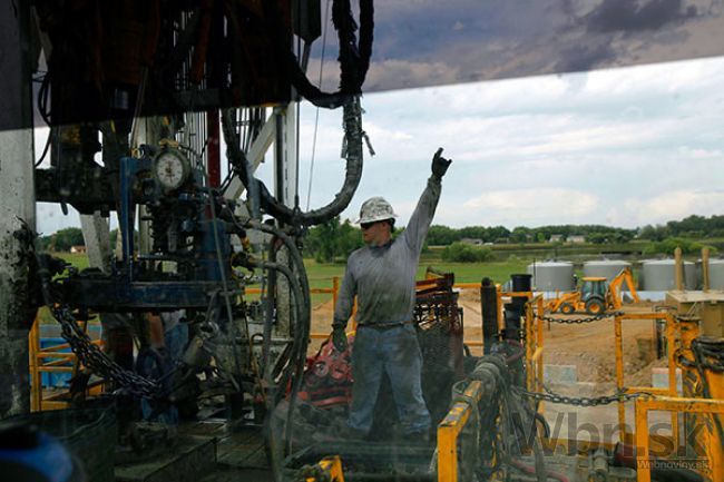Ceny ropy klesli, rast zásob v USA prekonal očakávania
